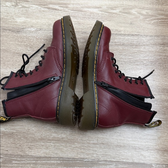 Dr. Martens kids boots minimum wear - Picture 9 of 16